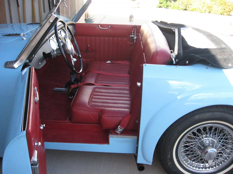 Интерьер Allard K3 Roadster 1952 года  (фото 9 из 16)